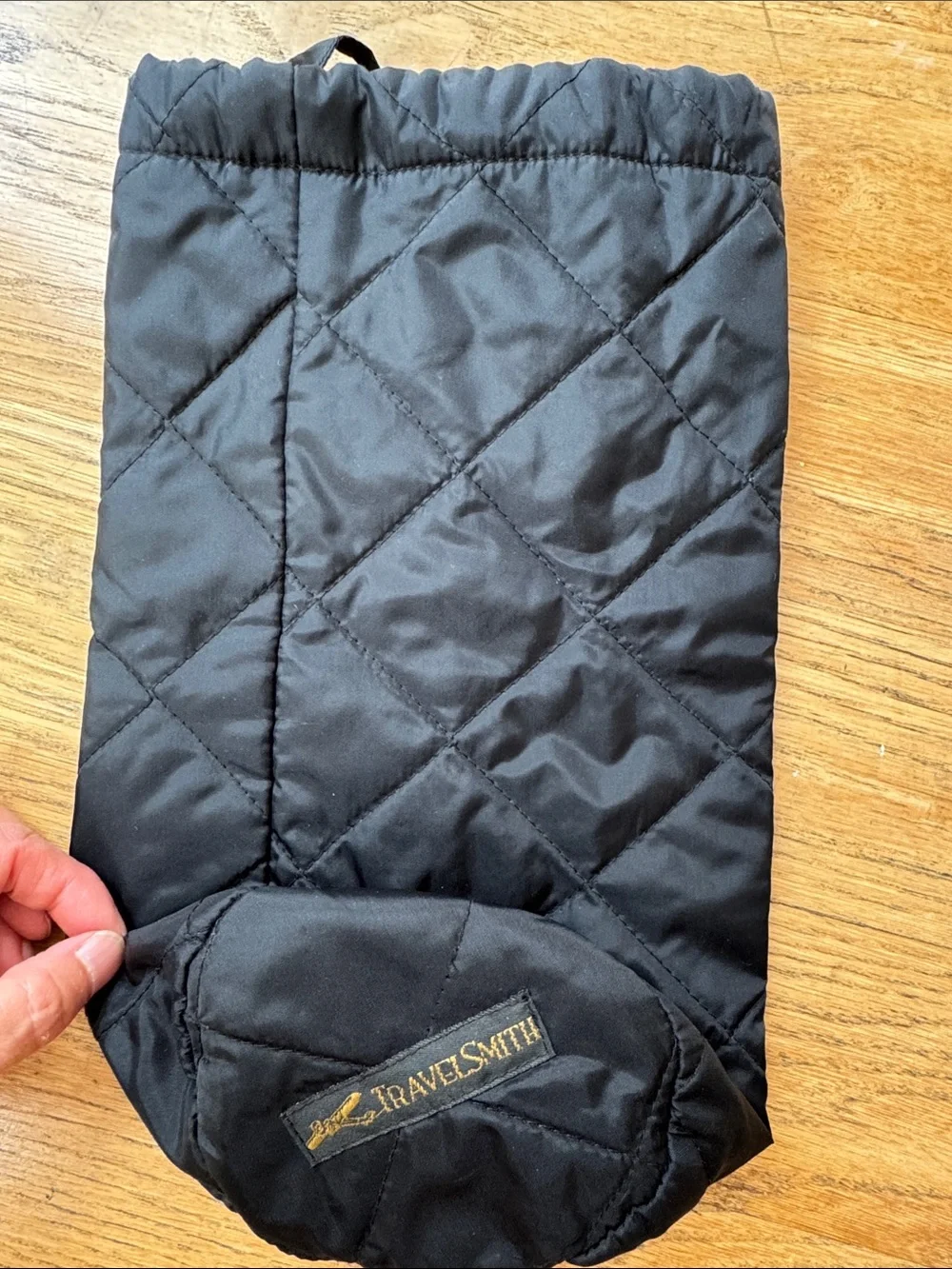 Travelsmith black insulated, quilted wine bag